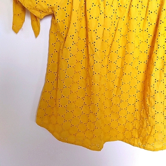 Universal Thread Goldenrod Mustard Yellow Eyelet Lace Short Sleeve Blouse Small - Picture 6 of 8